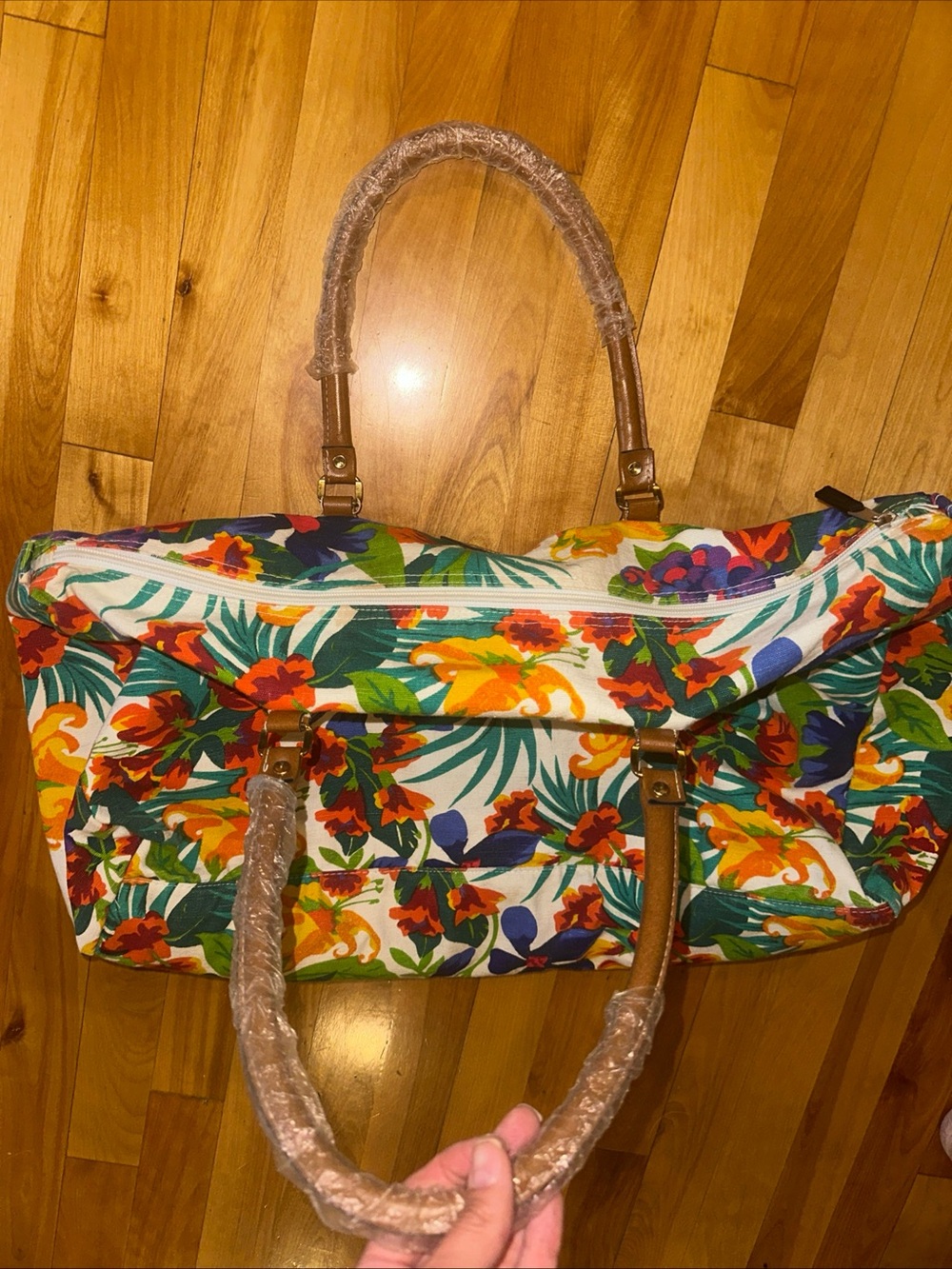 Gitano Tropical Floral Canvas Weekender Bag - White, Green, Blue, Red - Picture 7 of 9